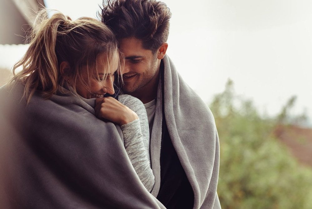 couple_cuddling